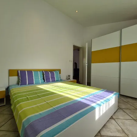 House 2132 Nyaraló *